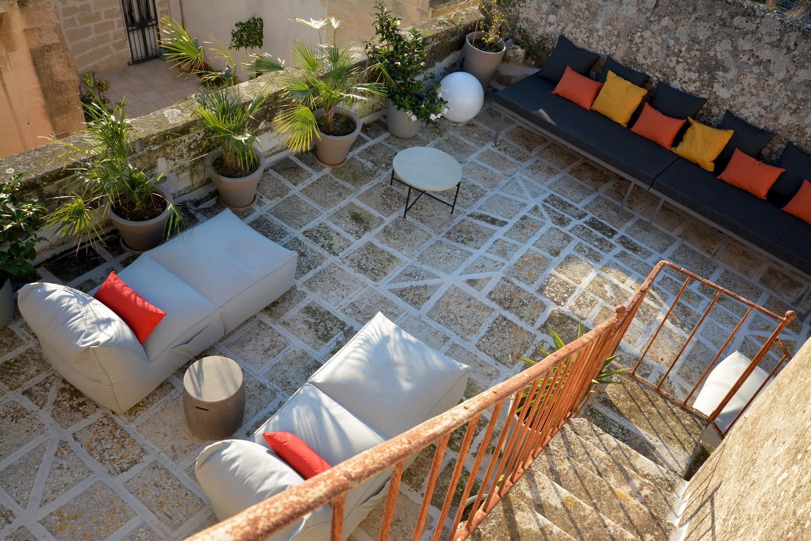 Rooftop furnished terrace