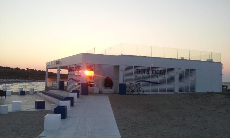 Mora Mora Beach club san foca 11 Km