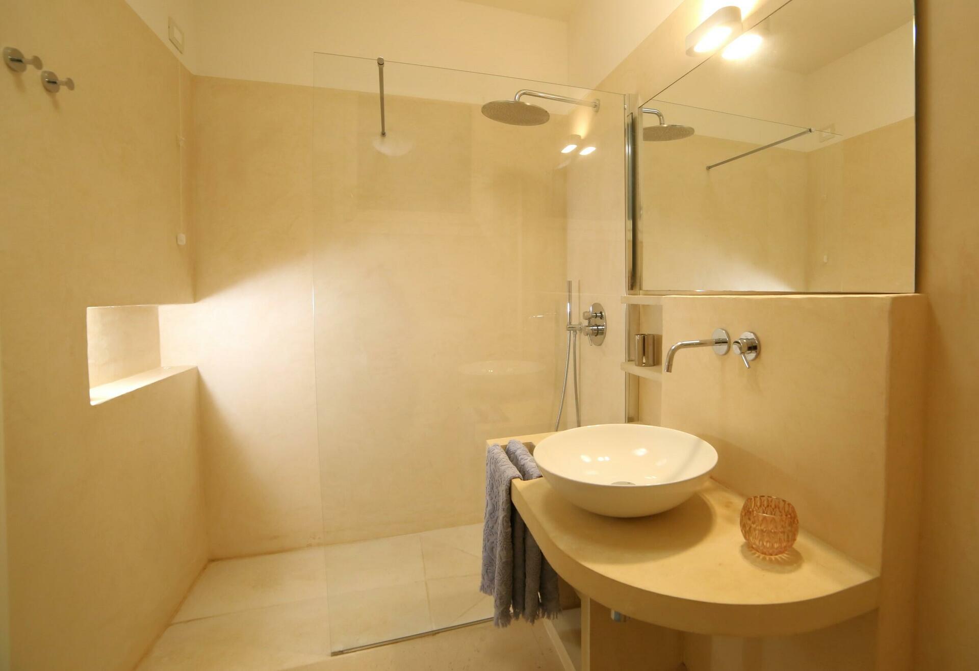 Villa basement floor double bedroom B bath shower 