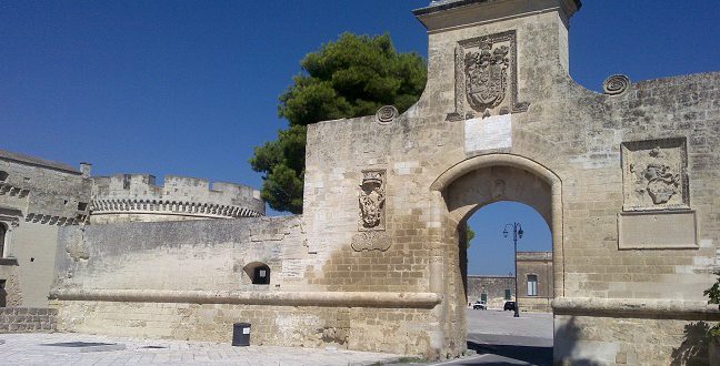 (Italiano) BORGO DI ACAYA – Fortezza del Salento