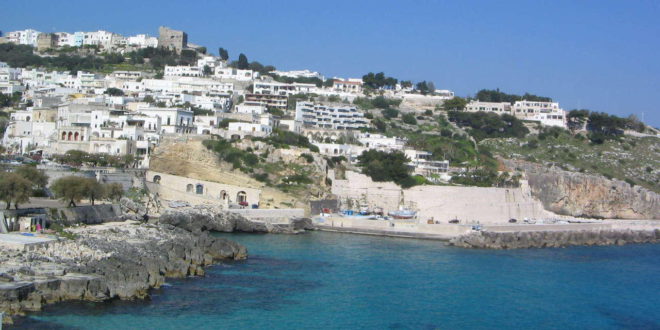 (Italiano) CASTRO MARINA – Tra le Grotte ed il Mare Blu