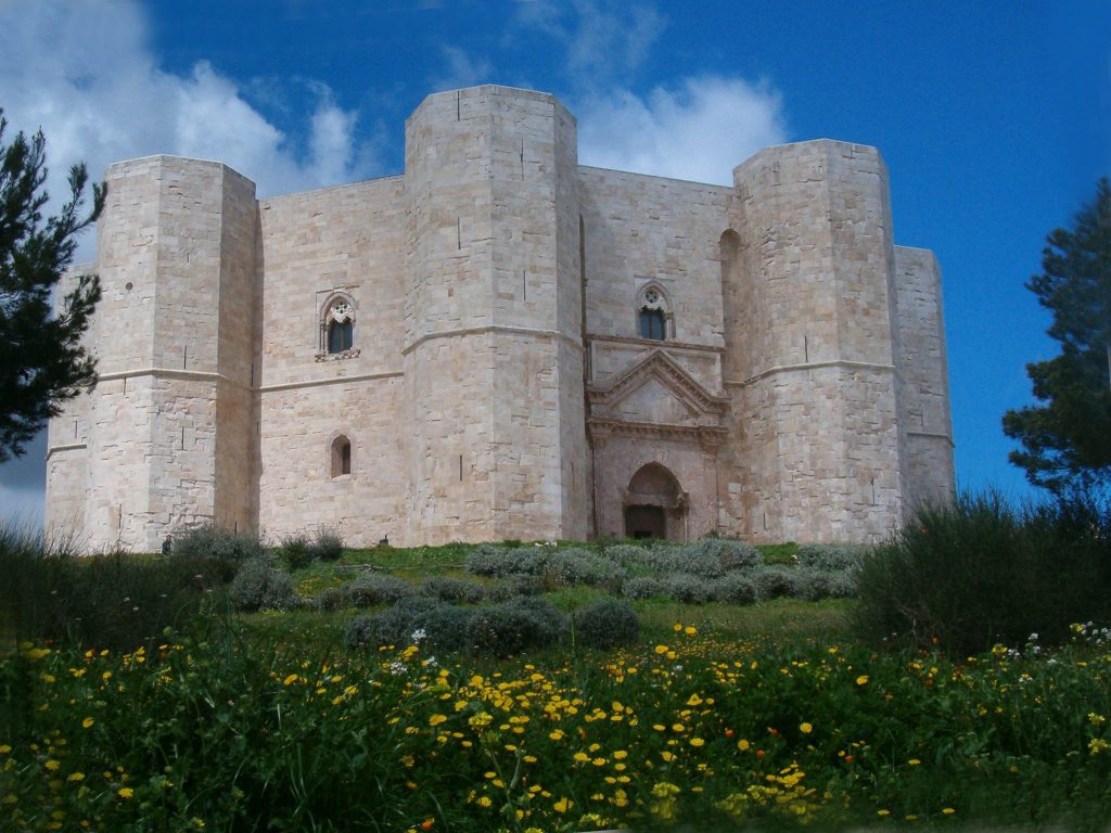 Castel_del_Monte_giu06_001