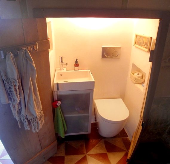 Casa Daniela, piccolo bagno di servizio... segreto