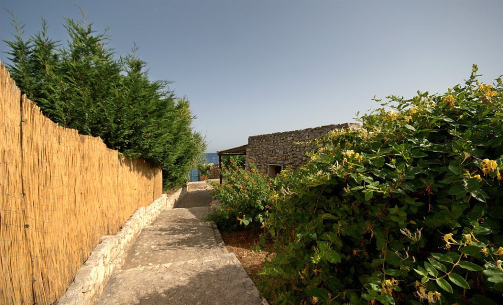 villa Mariner, sentiero accesso al mare. booking@salentodolcevita.com