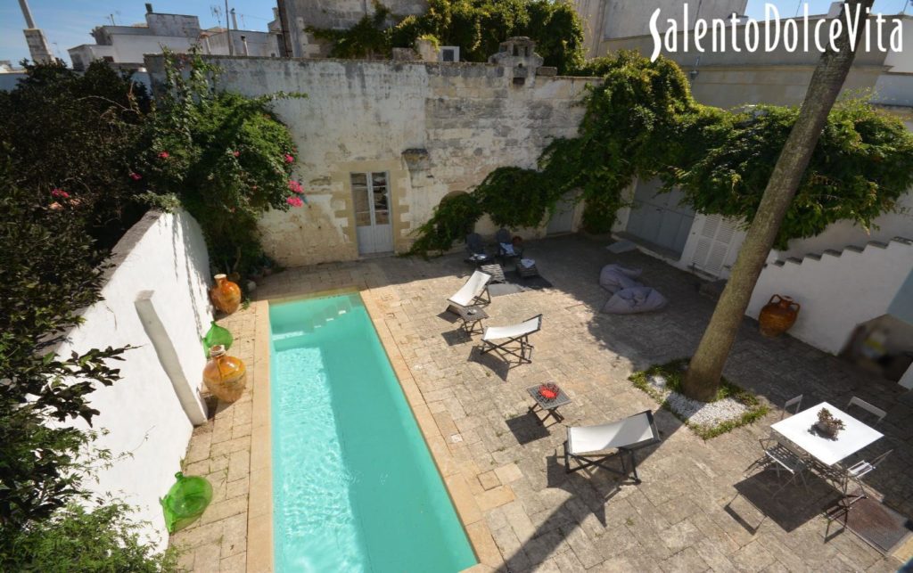 casa con piscina e spa nel salento