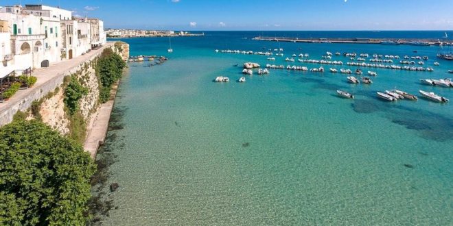 La mer, une pinède et le centre historique d’Otranto à portée de main