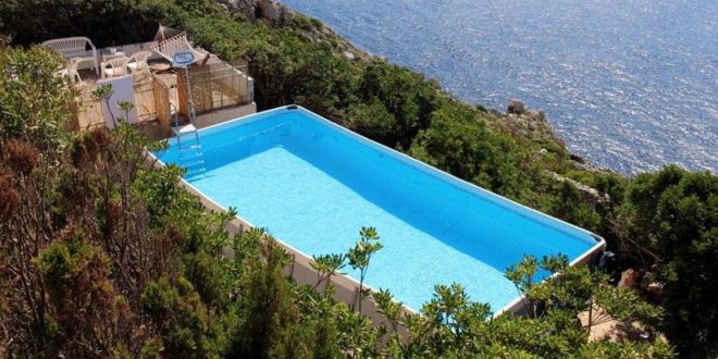 Panoramic pools over the wonders of Salento