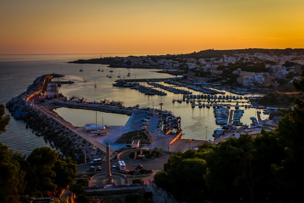 vista aerea di santa maria di leuca e porto