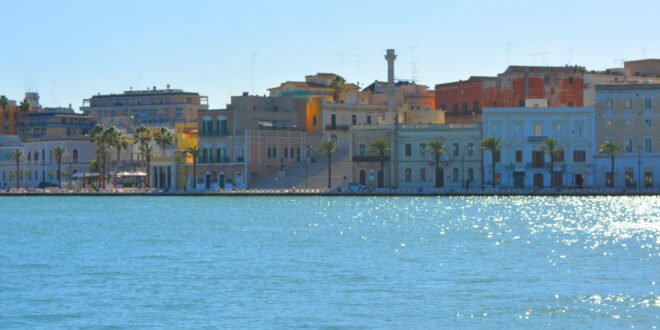 Brindisi and surroundings: narrow streets, glimpses of the sea and intense green