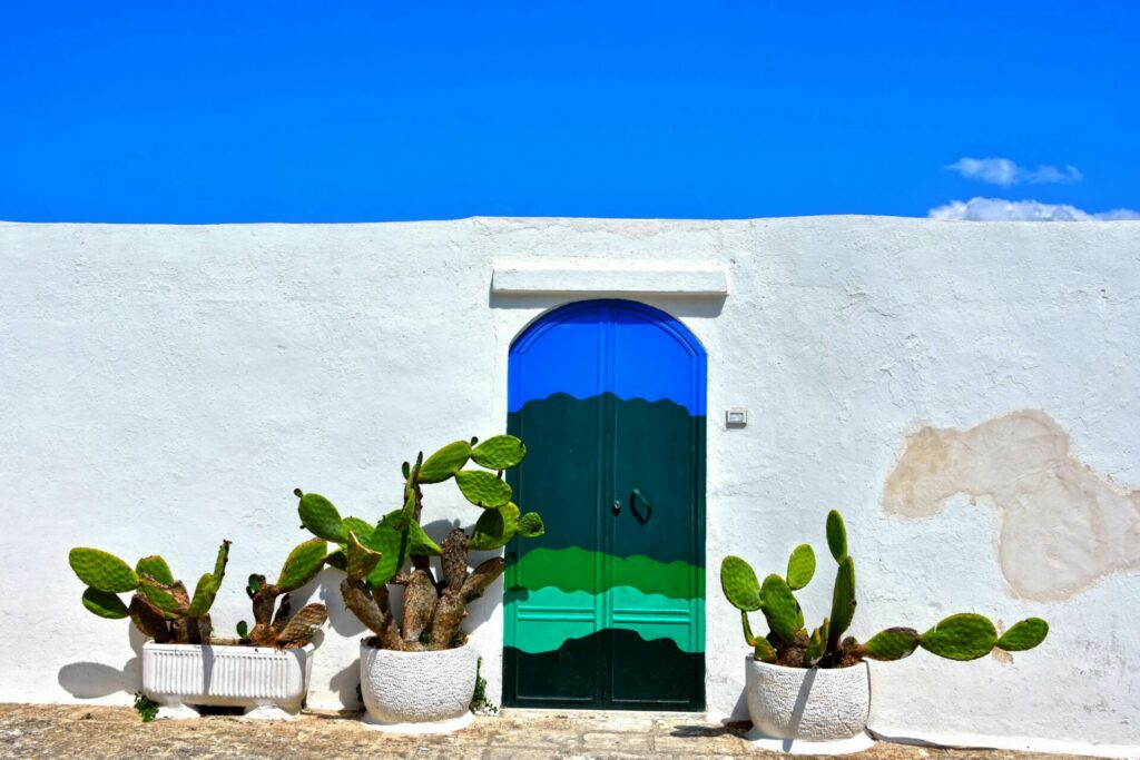 porta blu ostuni