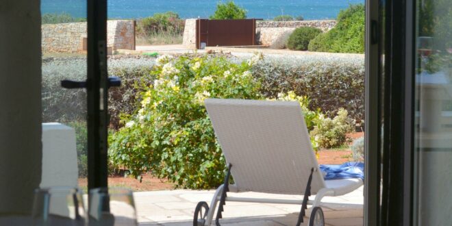 Ville con giardino vista mare a Torre Pali, Salento