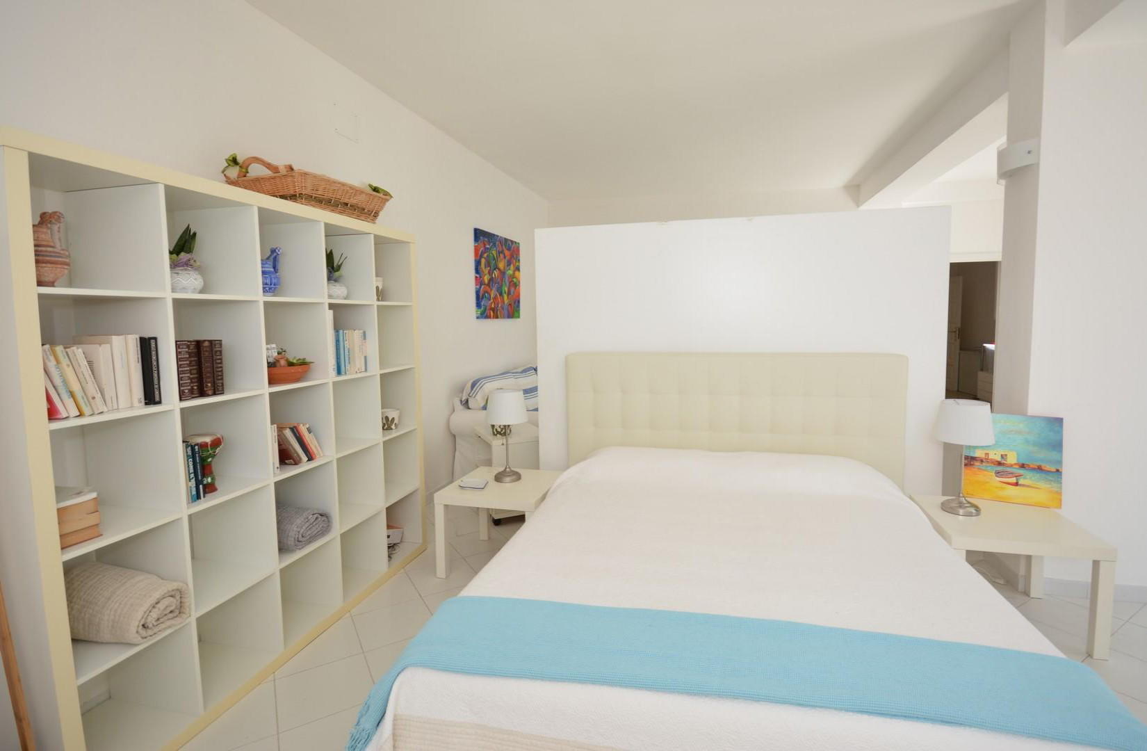 Untere Ebene – Suite – Schlafzimmer mit Doppelbett