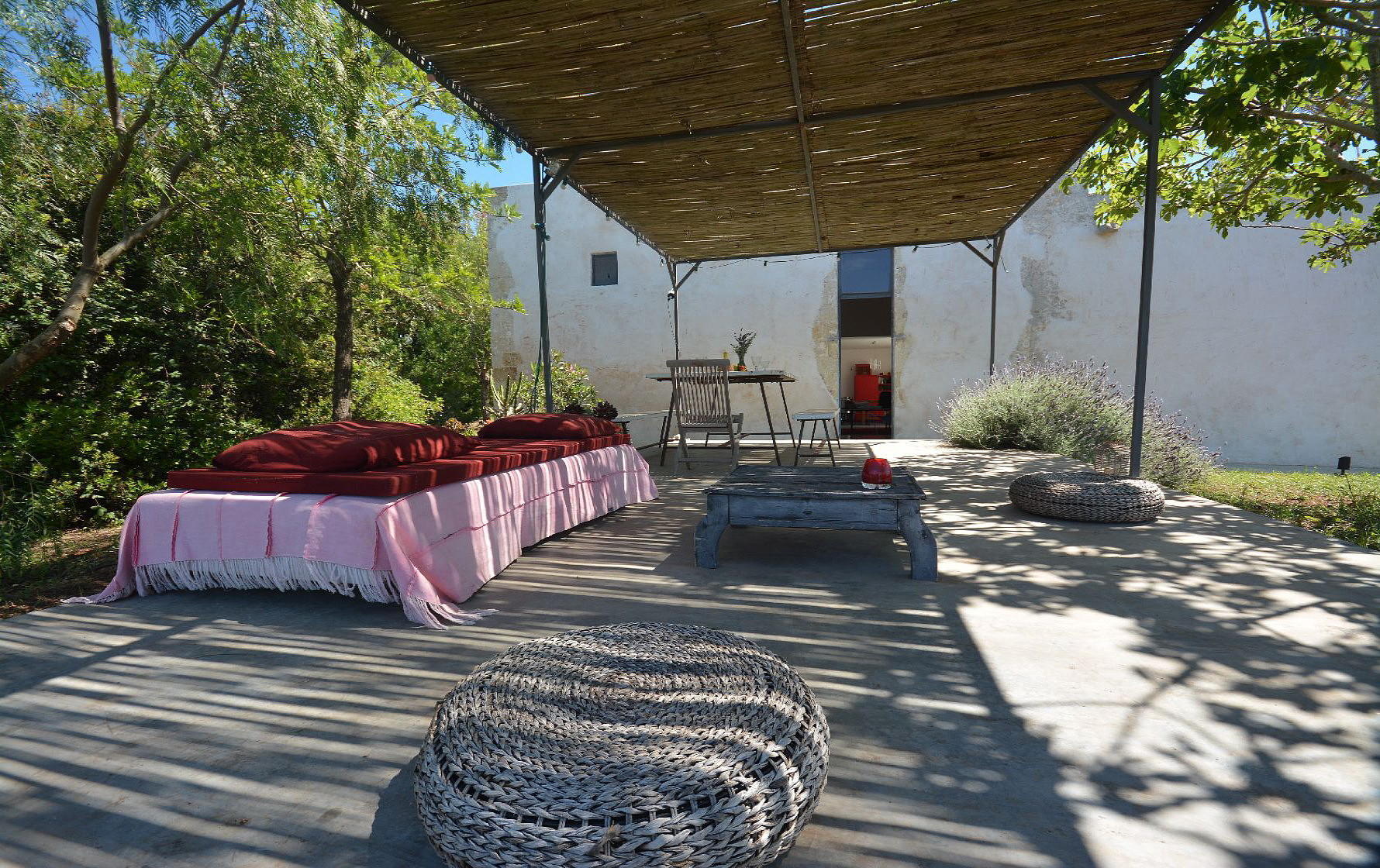 Furnished pergola with sea view