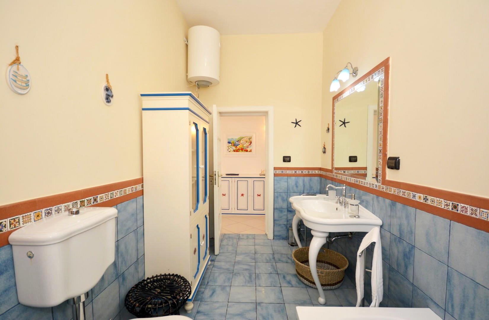 Primo piano Bagno A