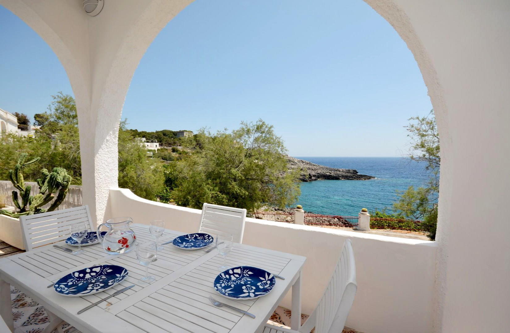 Porche meublé au premier étage avec vue sur la mer