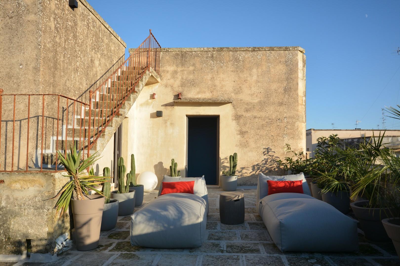 Terrasse meublée sur le toit