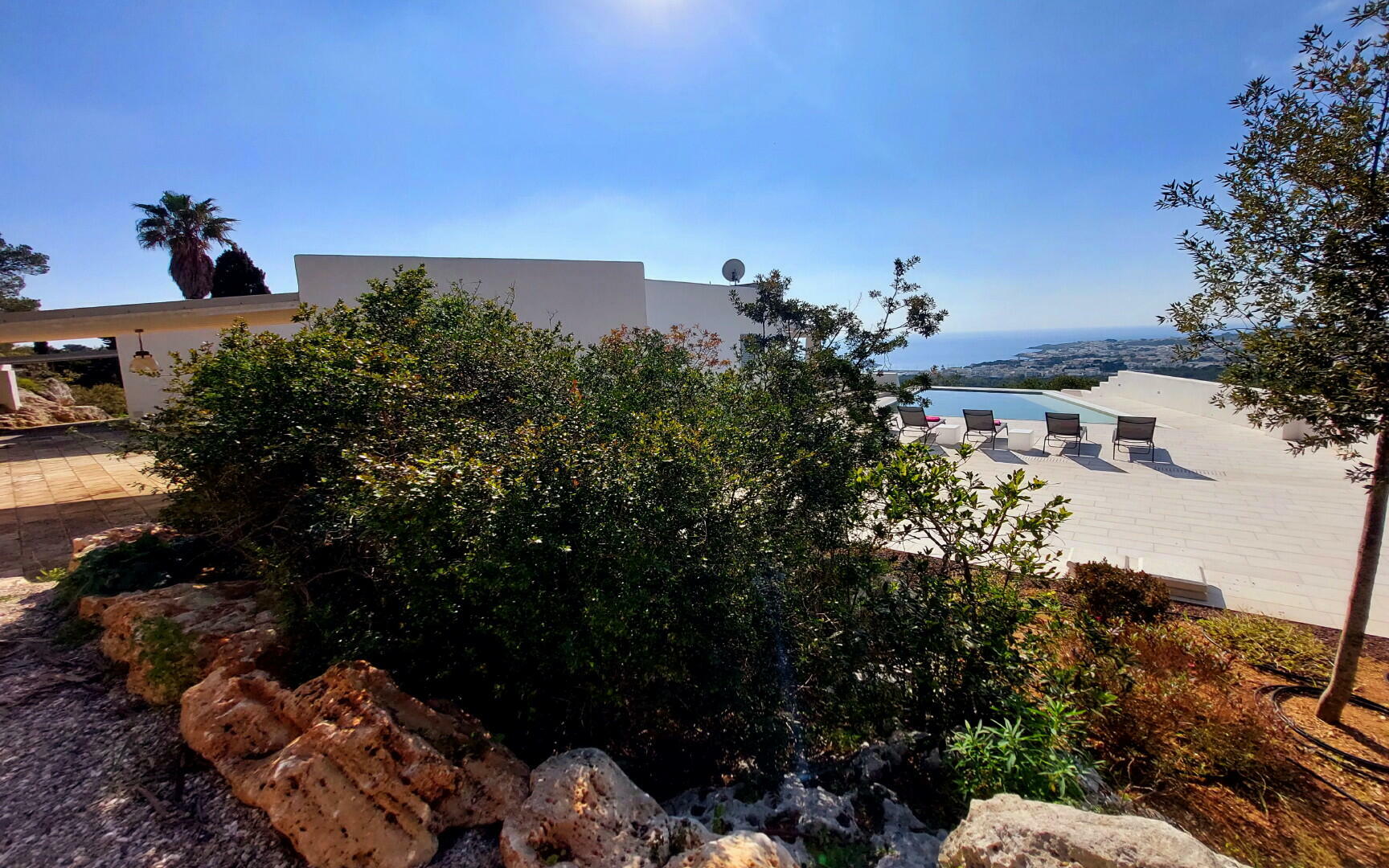 Piscina vista mare