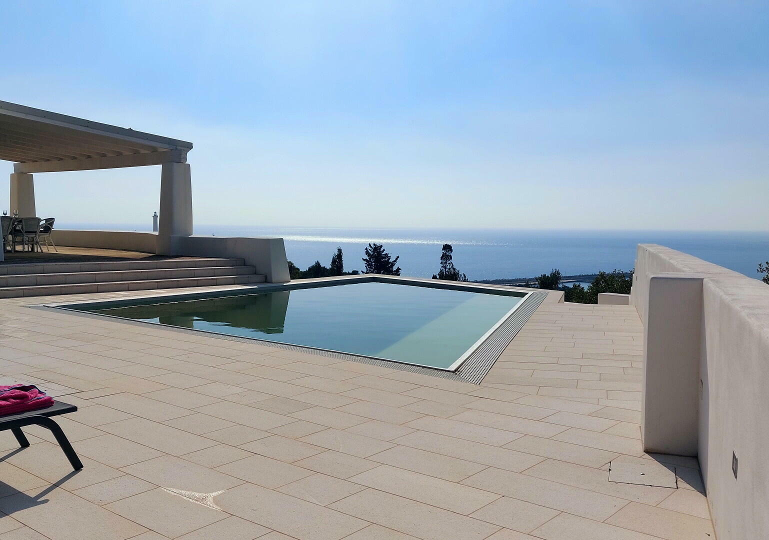 Piscina vista mare