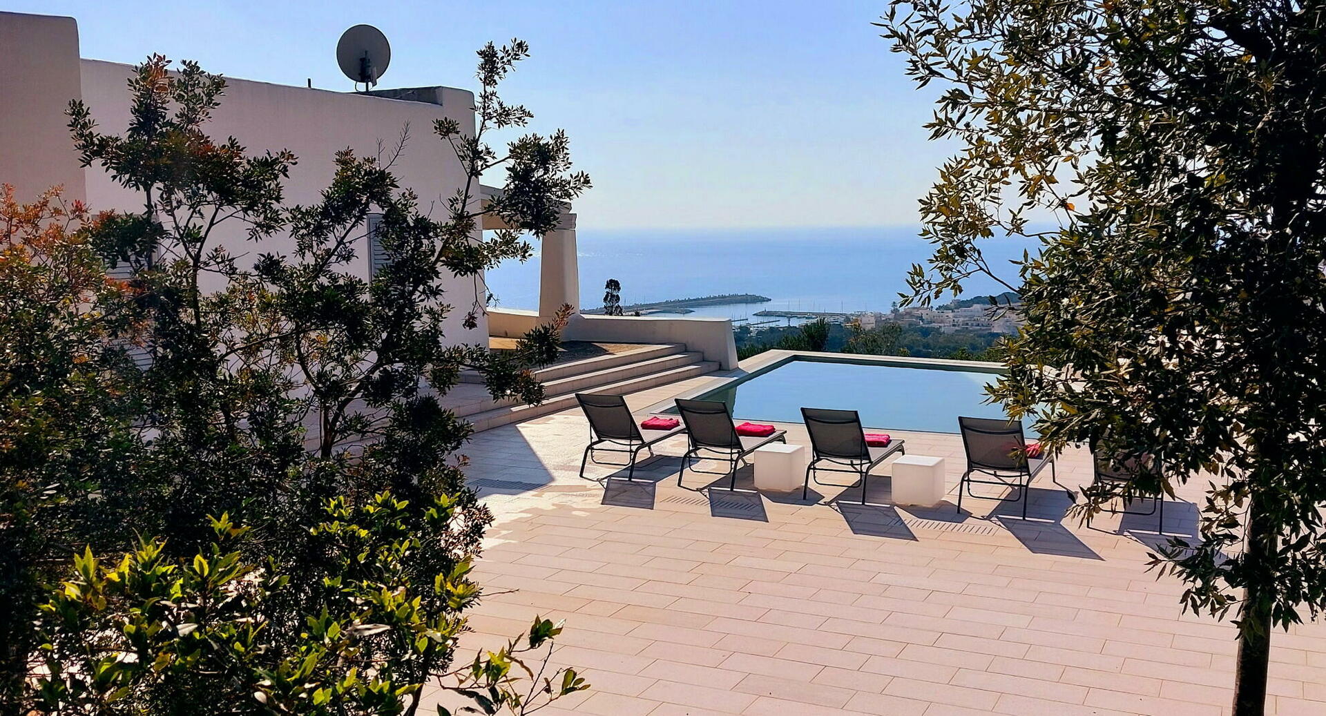 Piscina vista mare