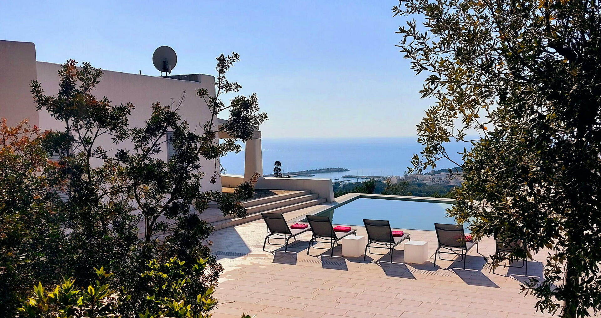 Piscina vista mare
