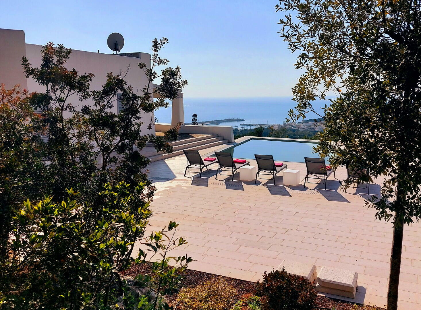 Piscina vista mare