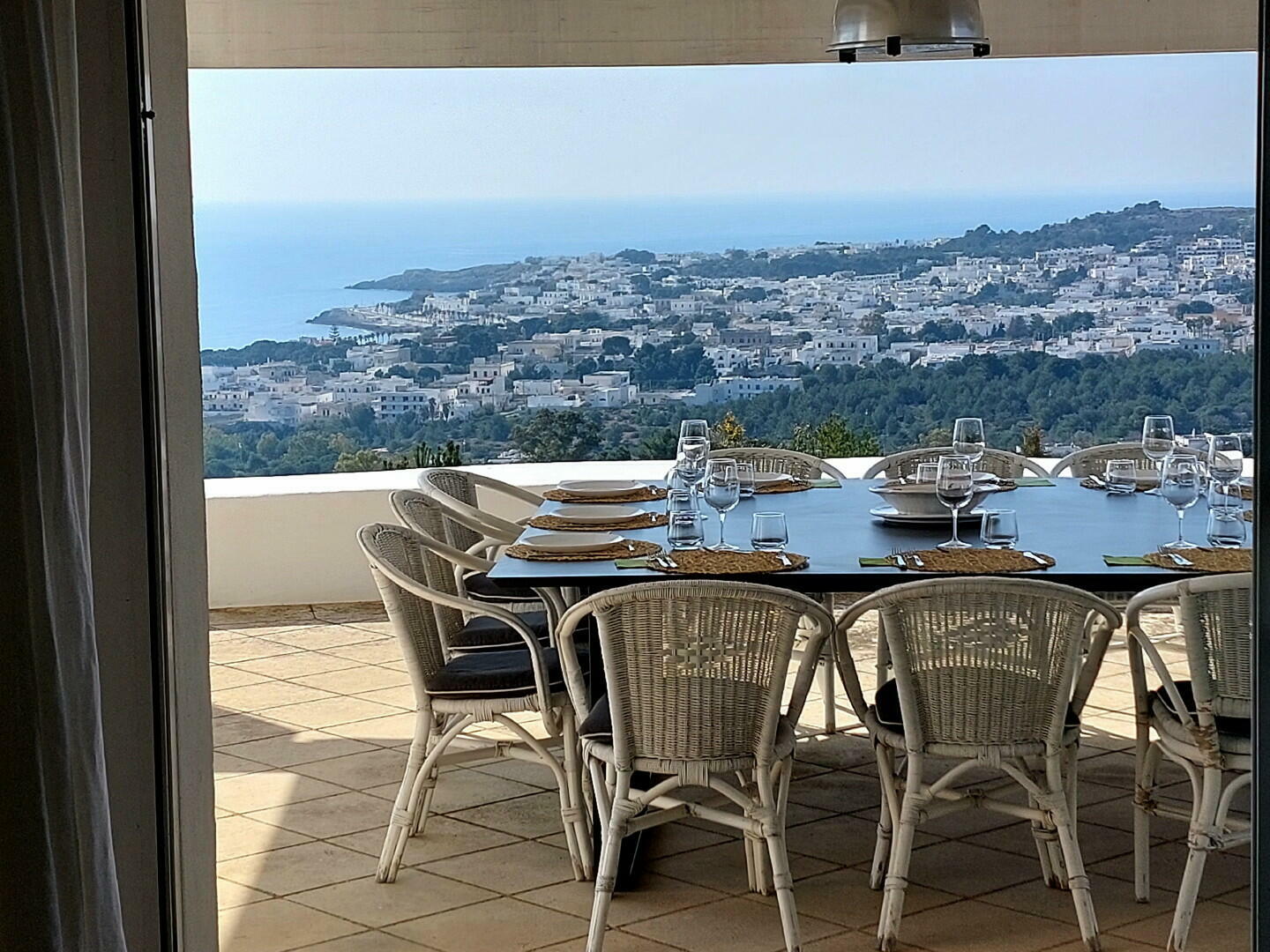 Tavolo esterno vista mare