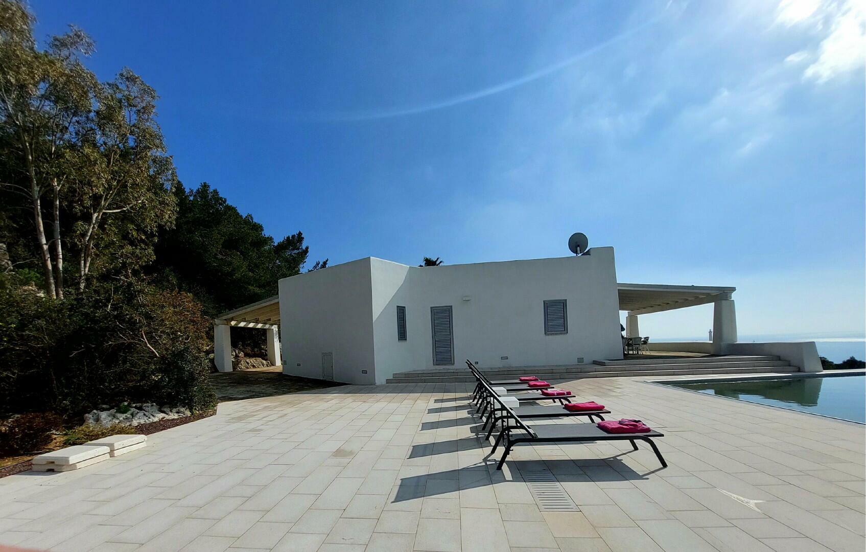 Piscina vista mare