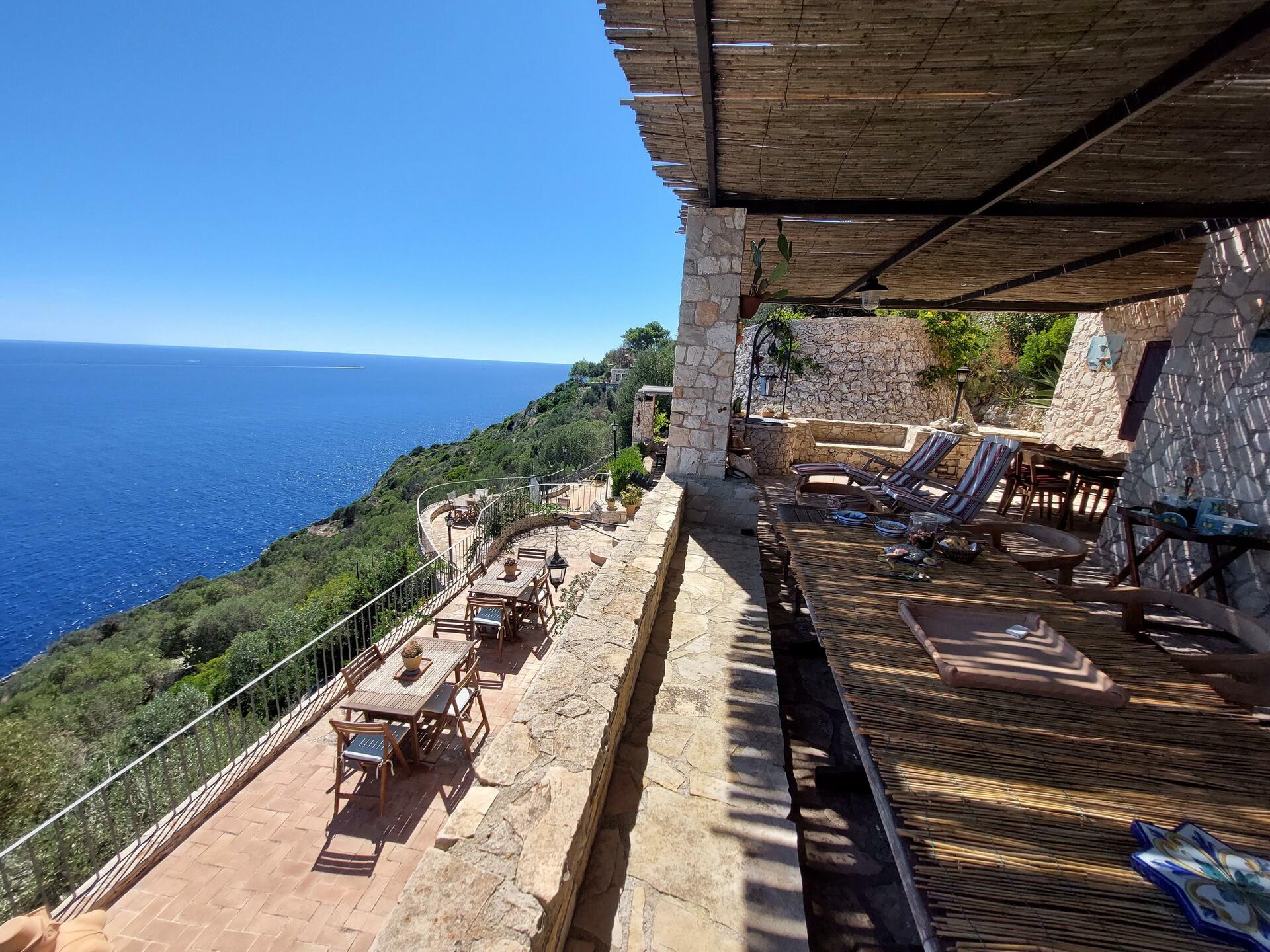 Terrazza attrezzata vista mare