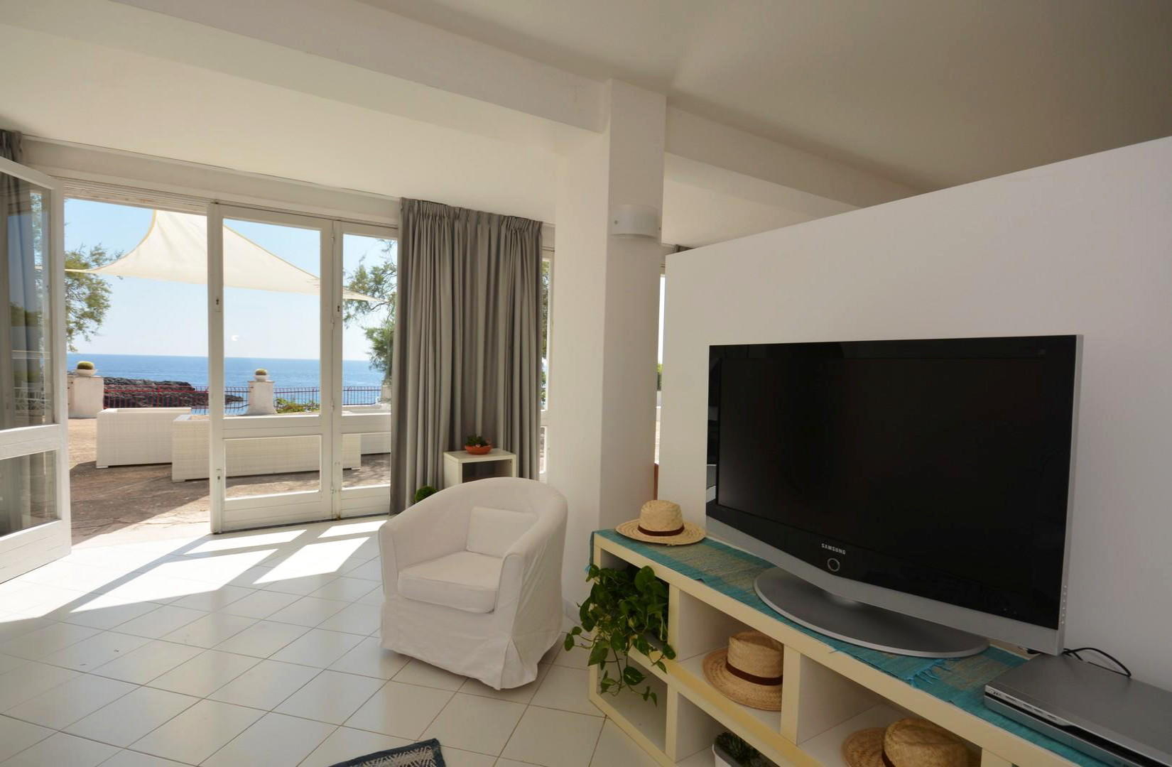 Lower level - Suite - master bedroom