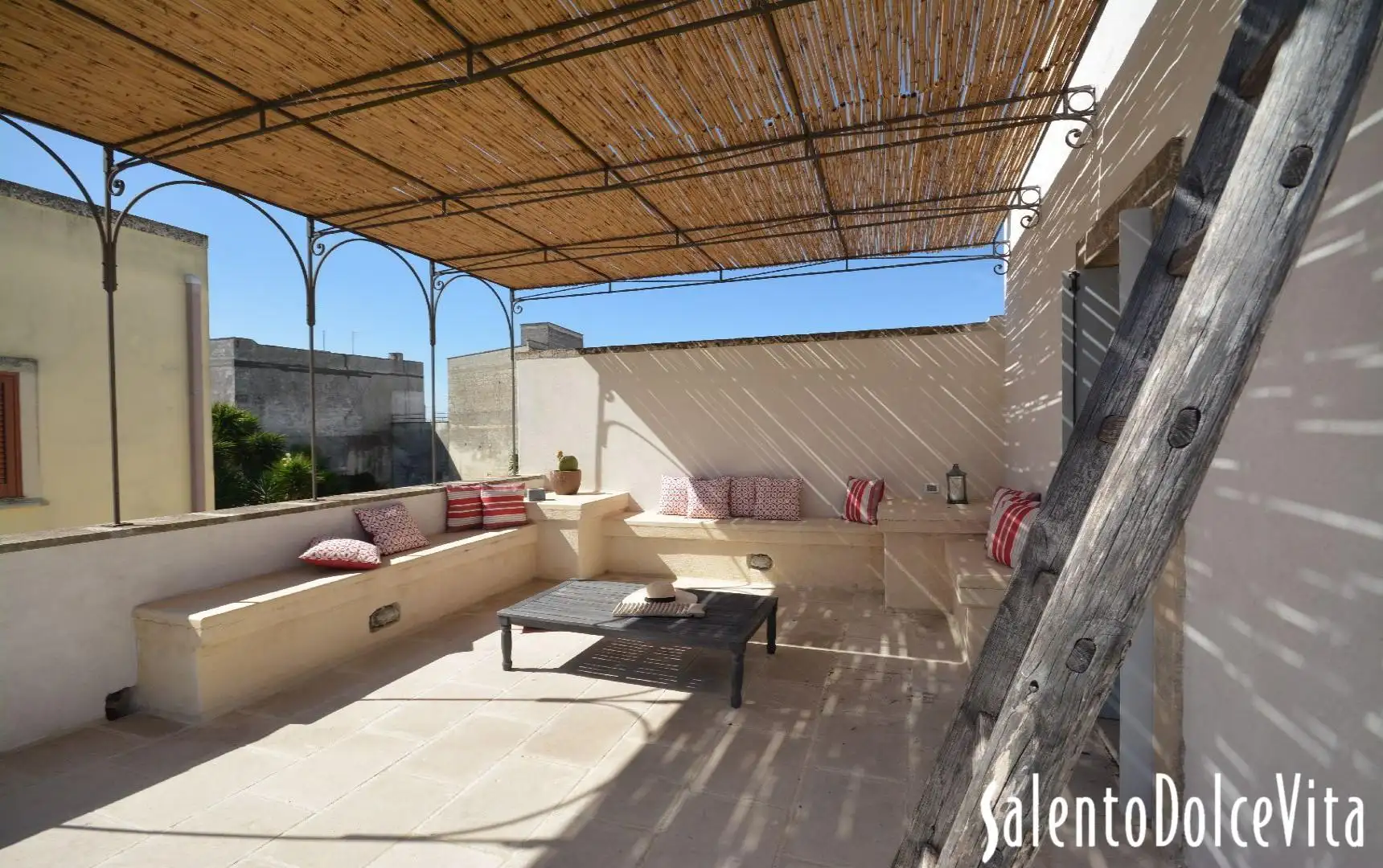 First floor furnished terrace