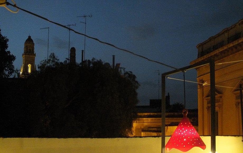 Terrazza sul tetto attrezzata di notte