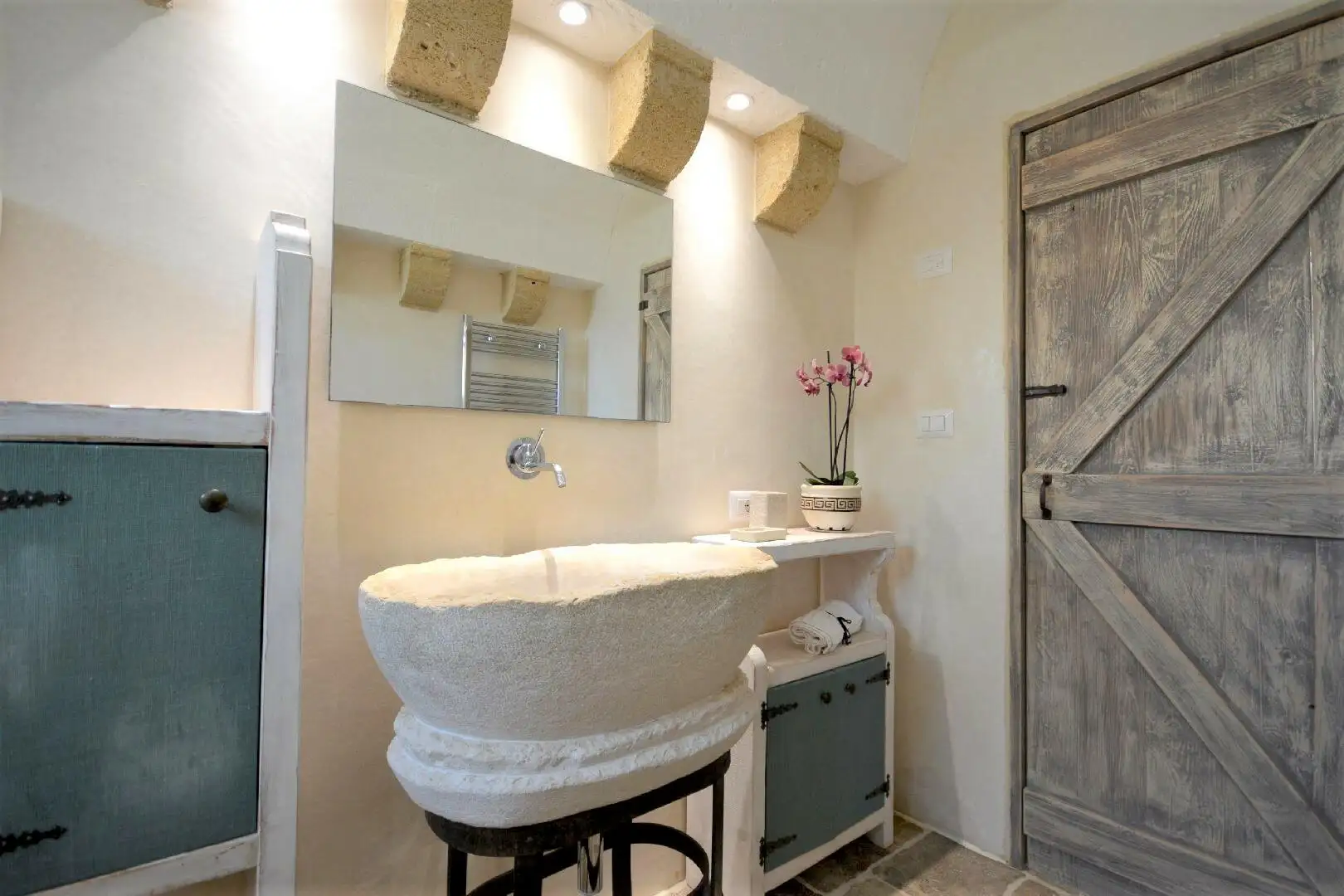 Salle de bain partagée pour chambre double B & chambre a coucher C