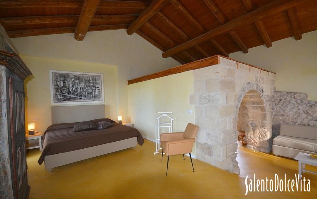 Suite A - Double bedroom