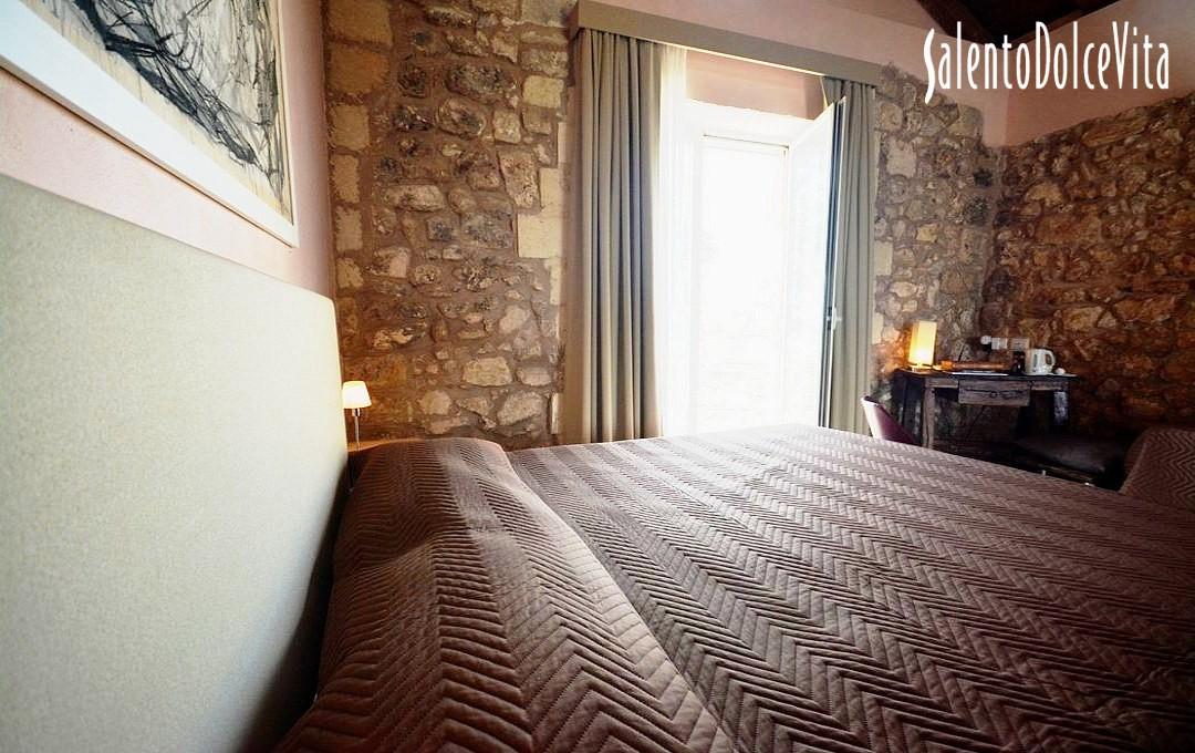 Suite B - Double bedroom