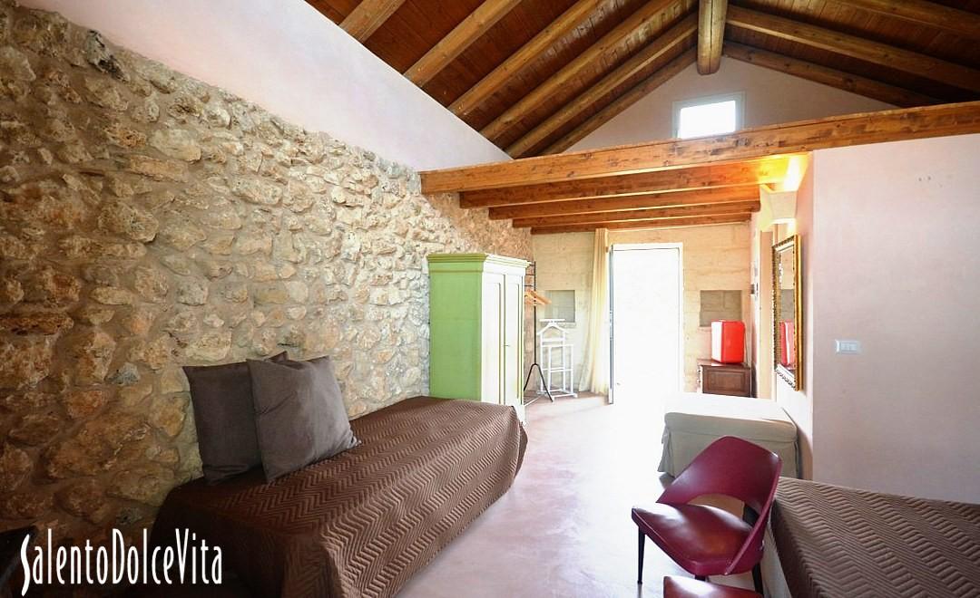 Suite B - Double bedroom