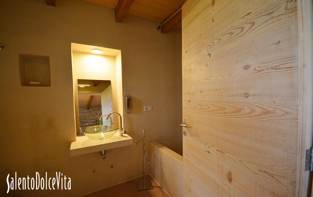 Suite B - Double bedroom - Bathroom