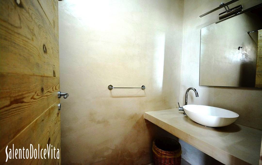 Suite C - Double bedroom - Bathroom