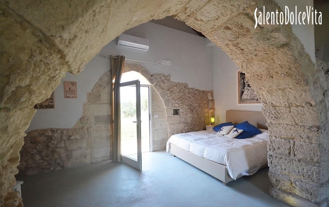Suite D - Double bedroom
