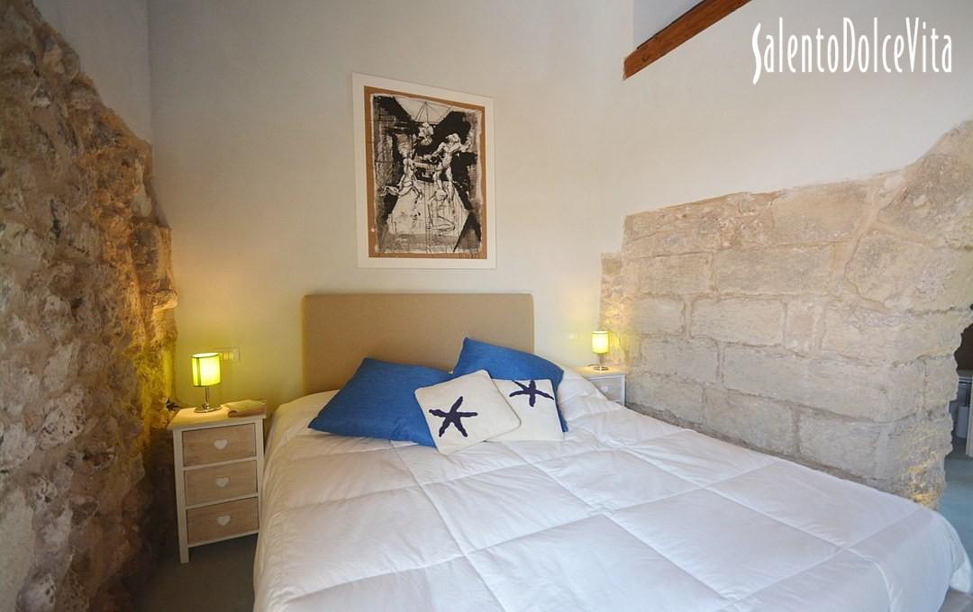 Suite D - Double bedroom 