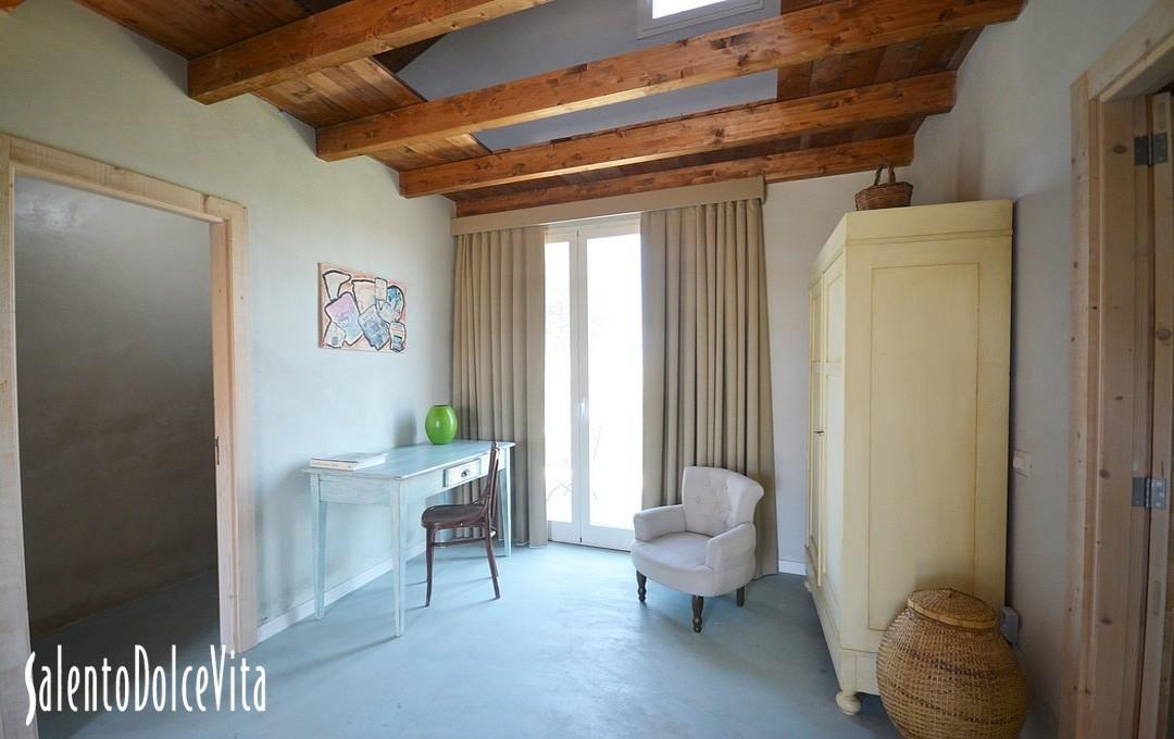 Suite D - Double bedroom