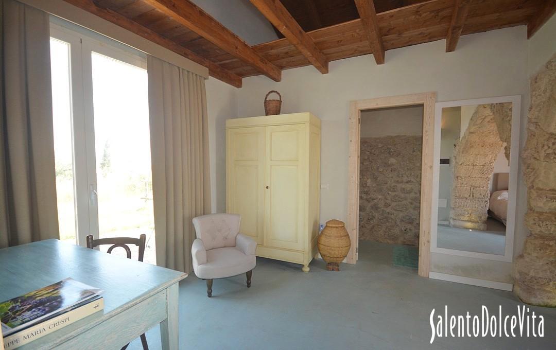 Suite D - Double bedroom