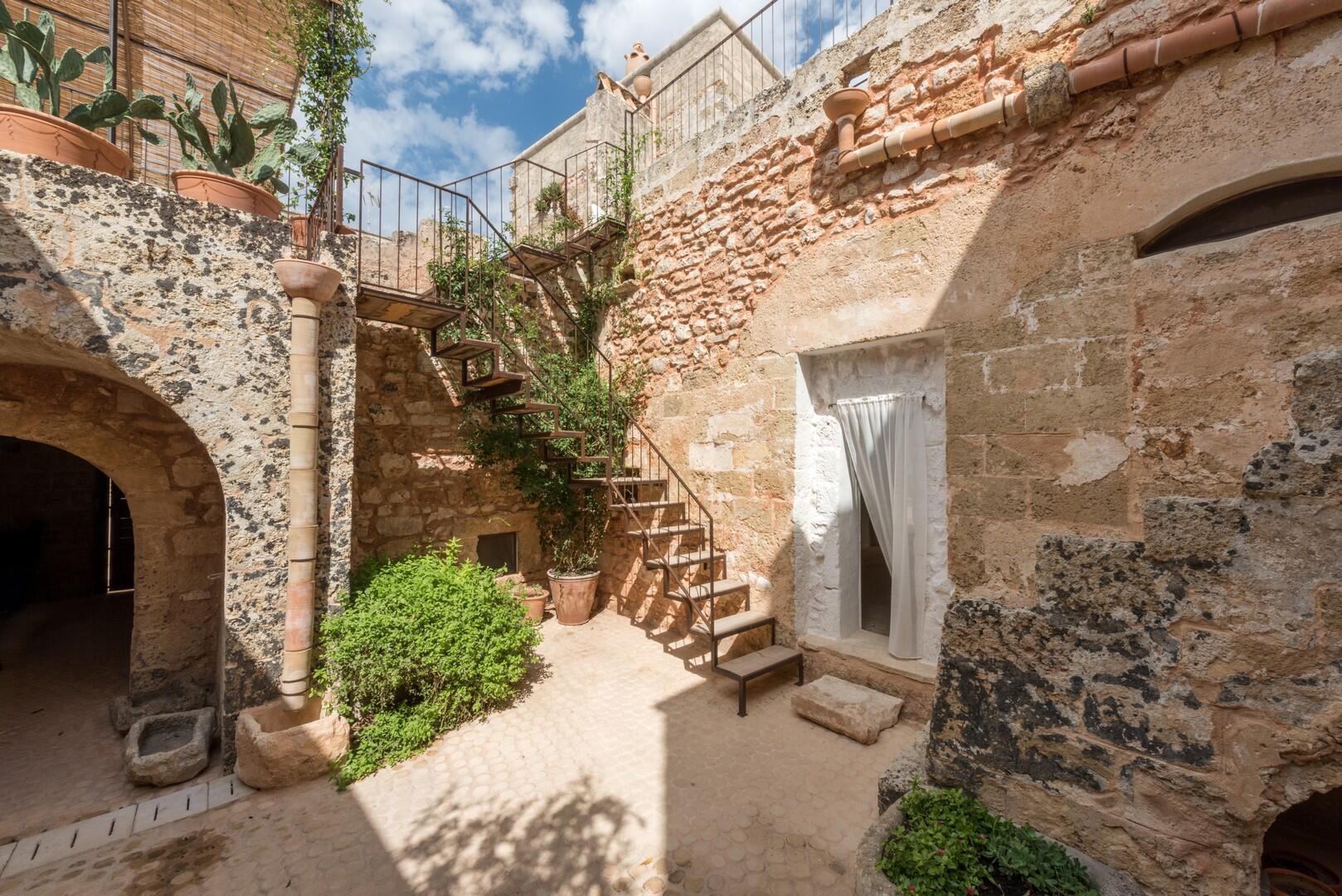 LE CORTI DI BISANZIO