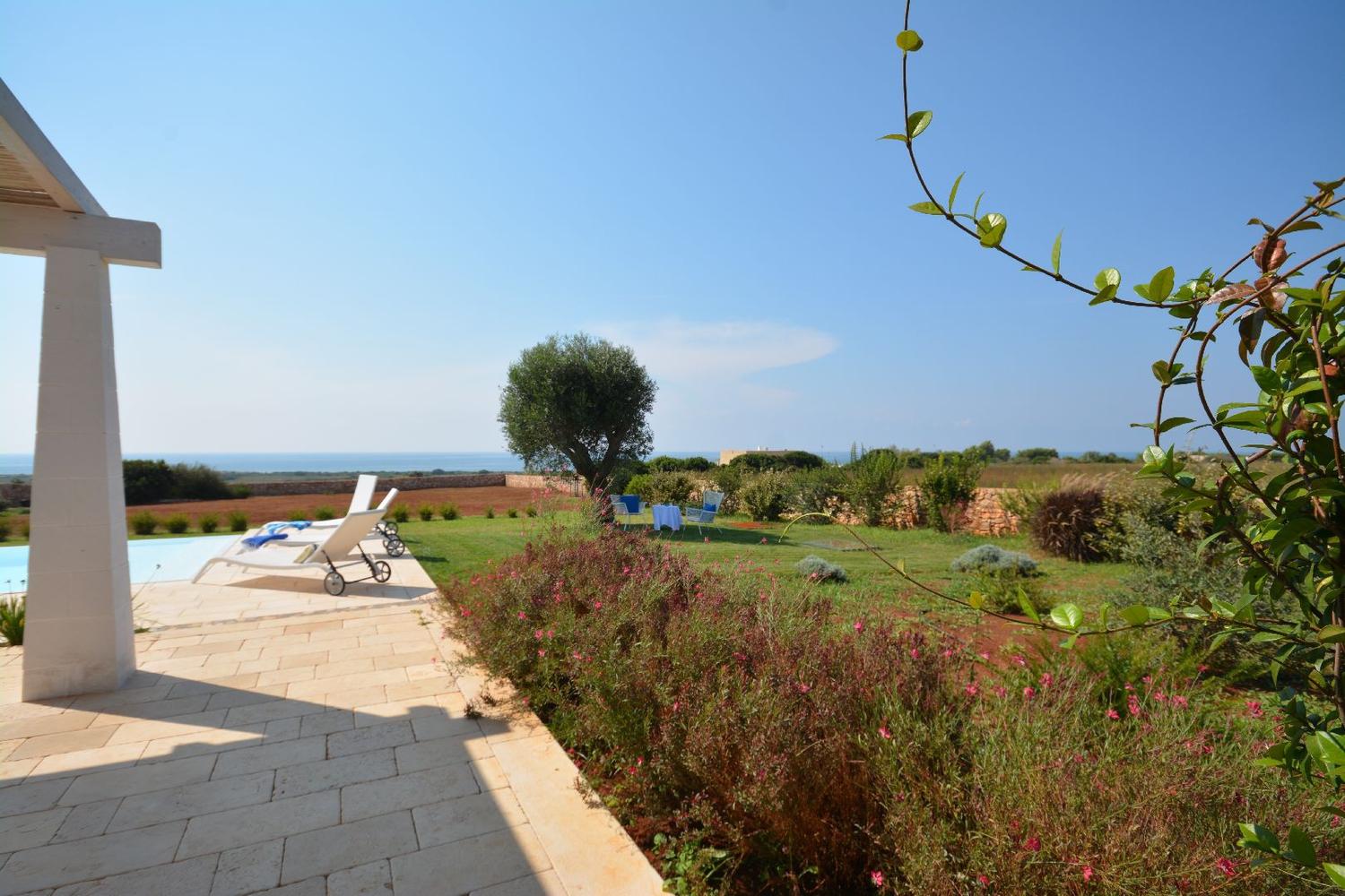 Jardin avec vue sur la mer