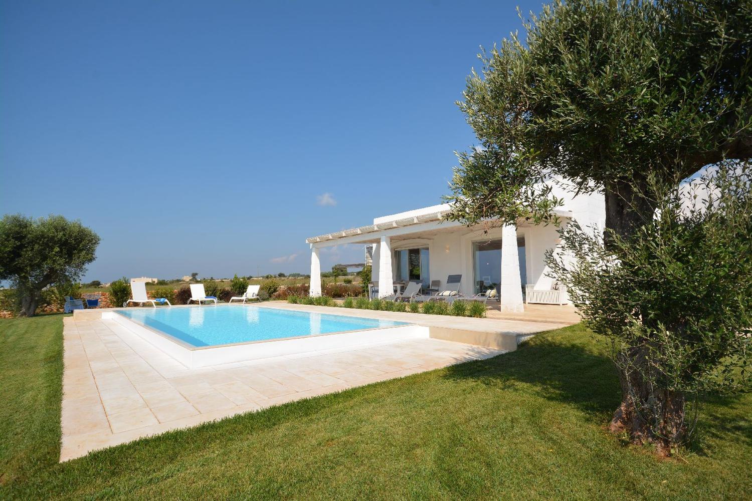 The villa and the pool