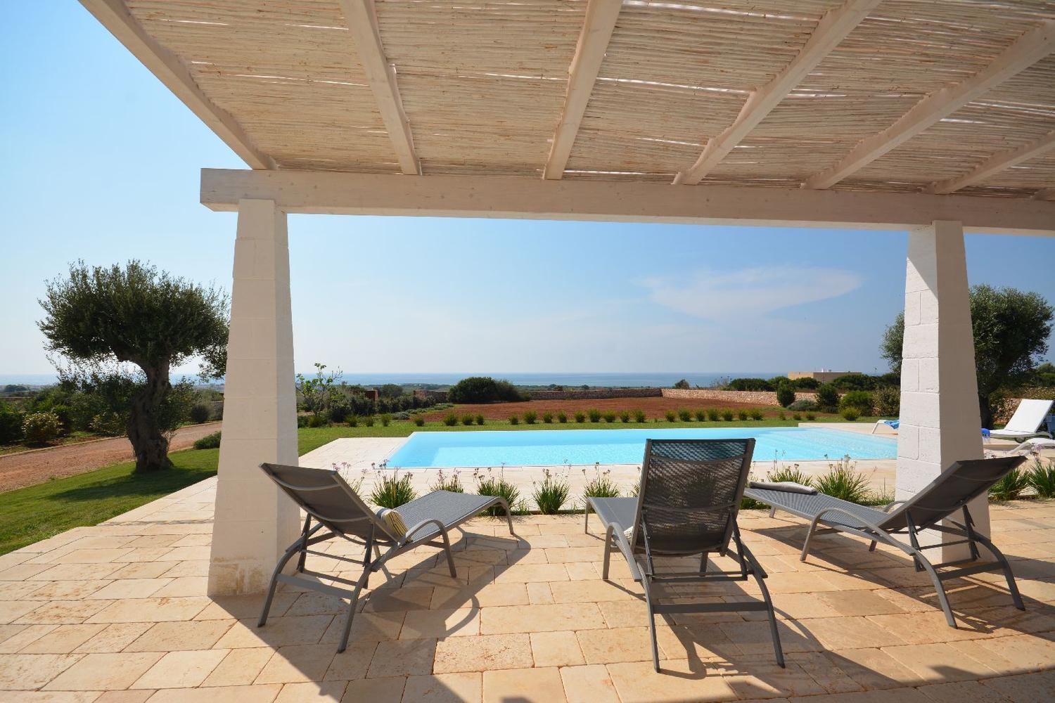 Patio meublé et équipé avec vue sur la mer