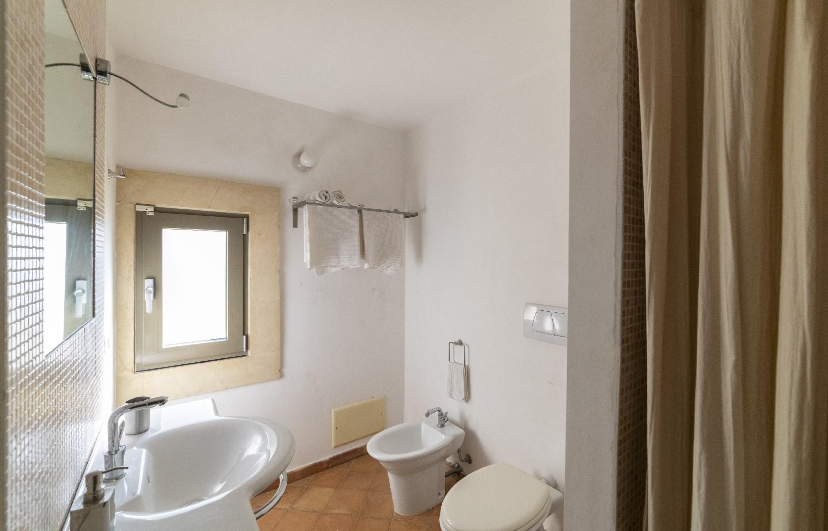  Suite Patronale First floor bathroom