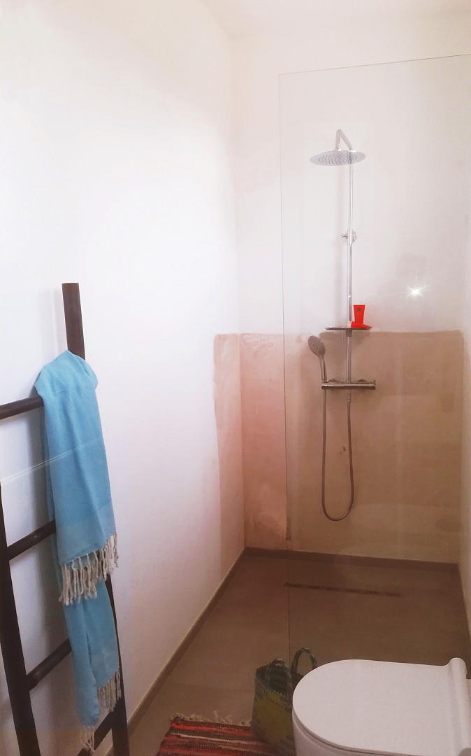 Dependance - salle de bain avec douche