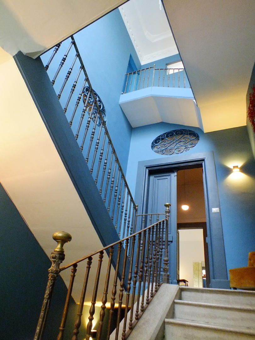Escalier d‘accès exclusif aux étages