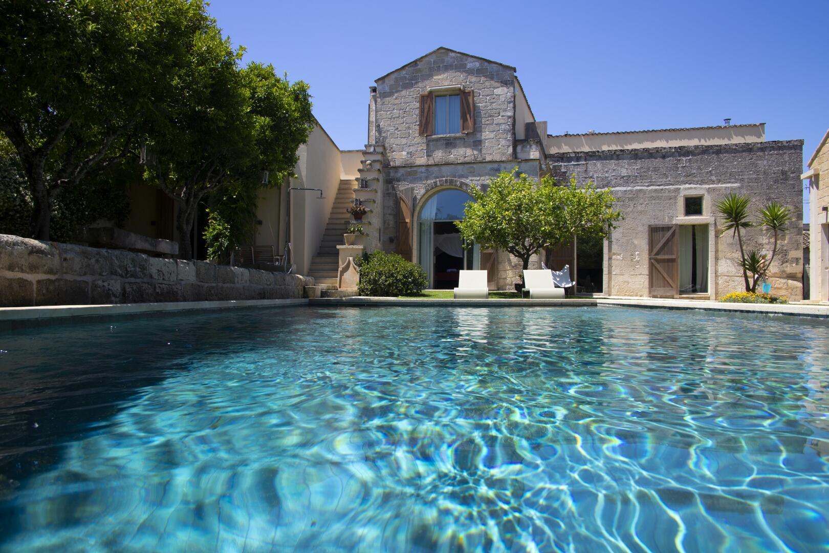 Garten mit Pool