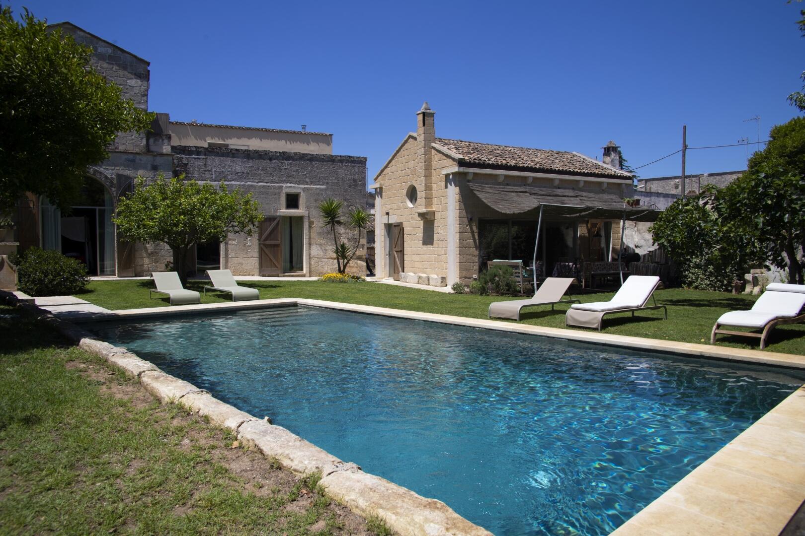 Garten mit Pool